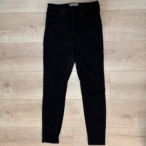 Everlane High Rise Skinny crop jeans! Women's 28, black.
